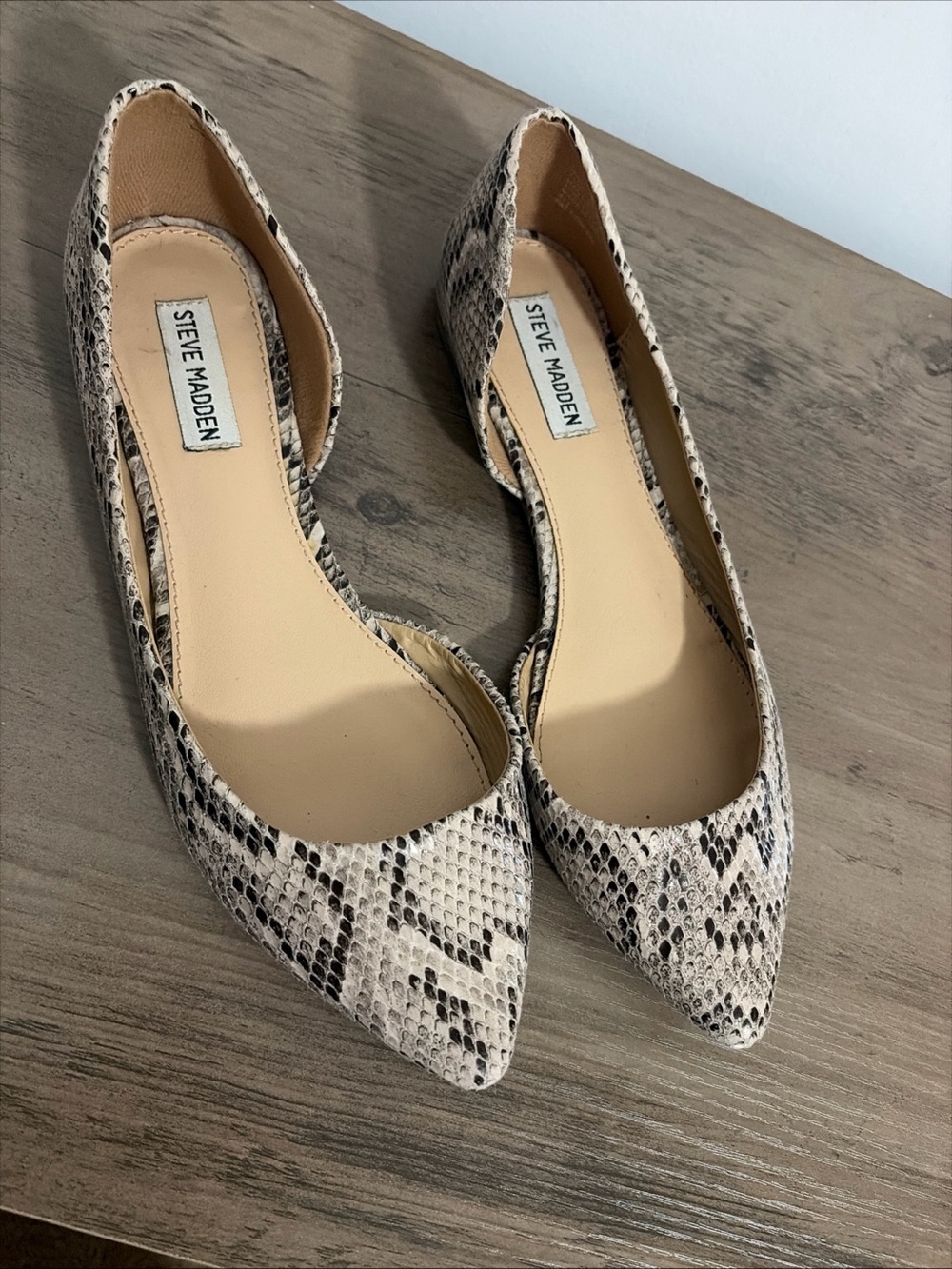 Steve Madden Snake-Print Point toe Isaak in Cream and Black